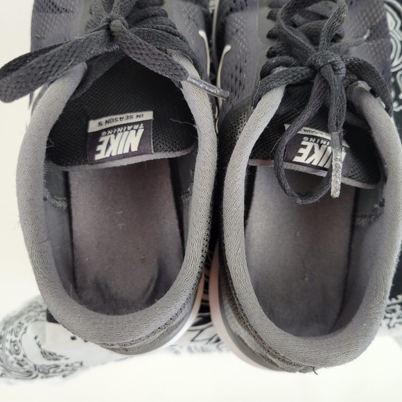 Nike training shoes black white 6.5US - Picture 7 of 9